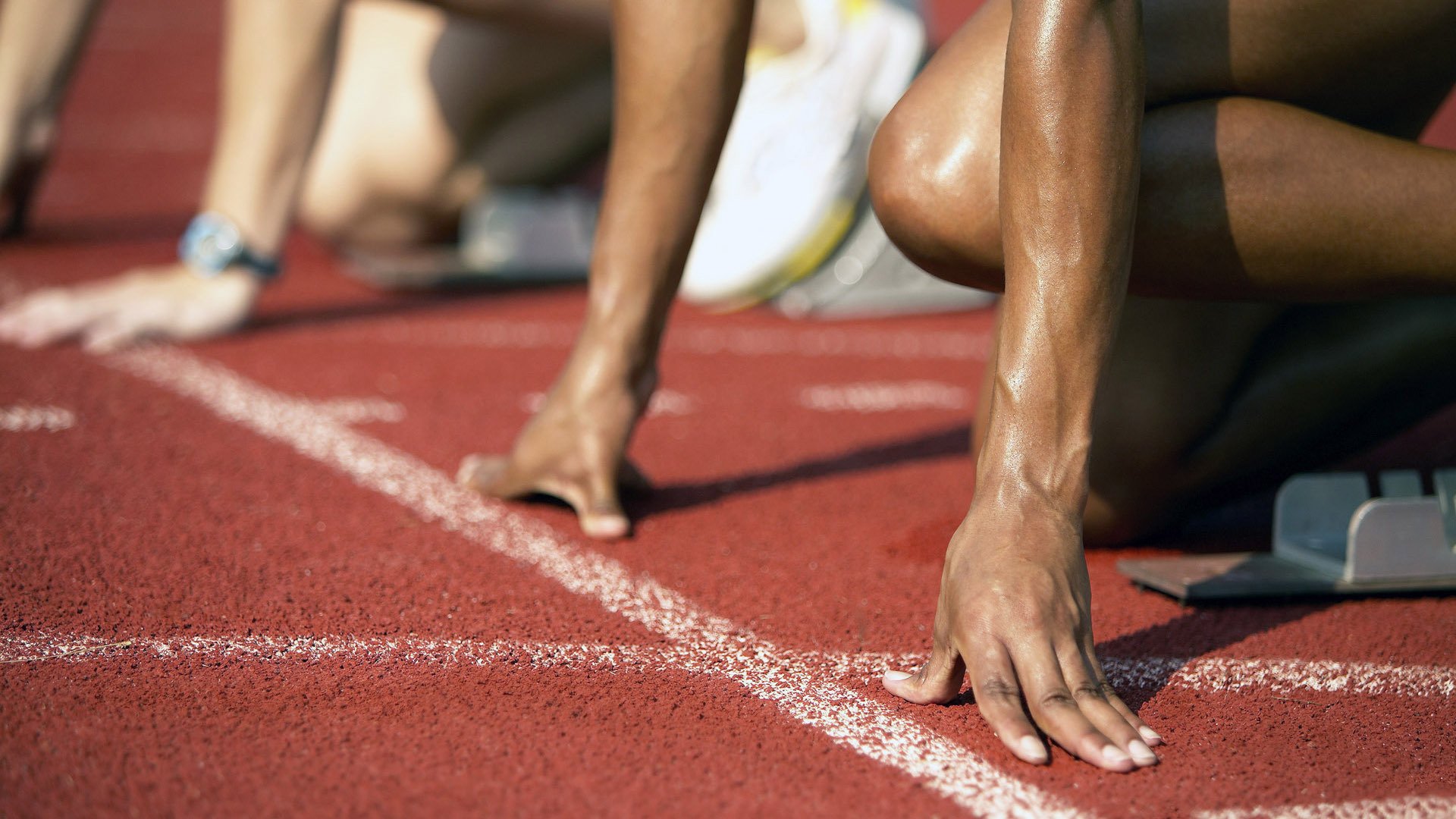 女子冰球赛：冰雪竞技展现中国队坚强拼搏精神，女子冰球锦标赛